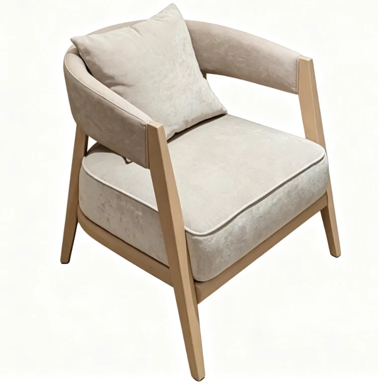 Relaxed lounge armchair